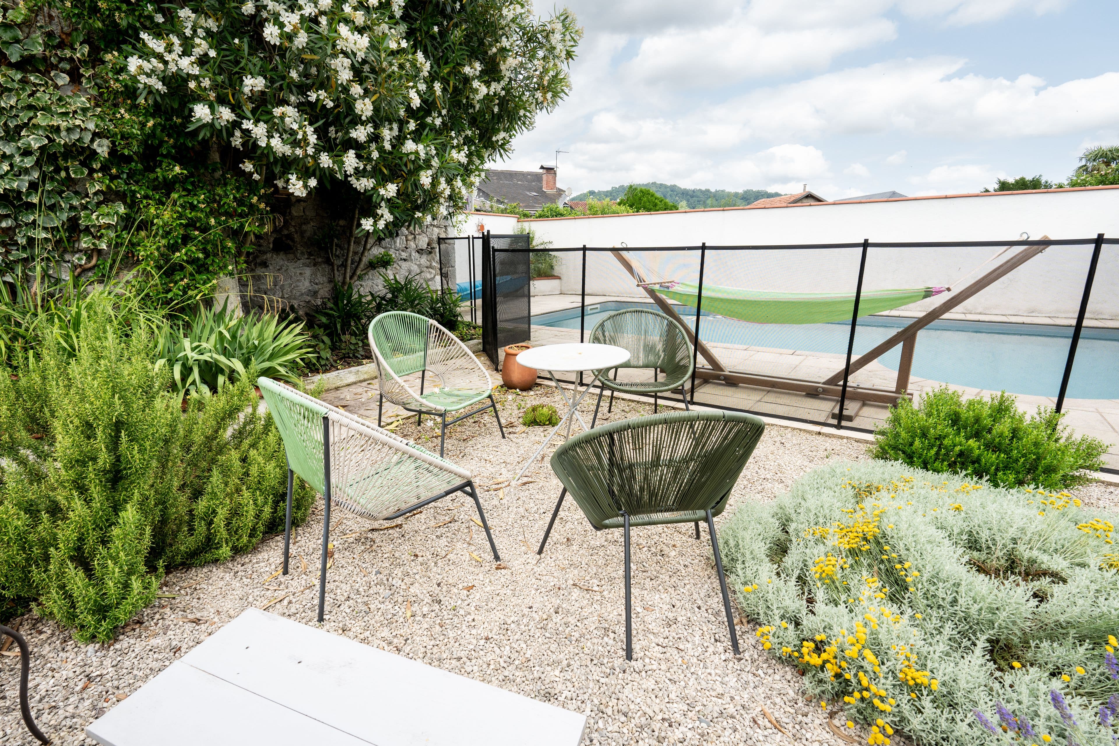 Photo du salon extérieur de la maison Gaïnaa